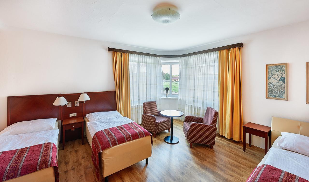 Penzion Karolinka Hotel Kroměříž Екстериор снимка